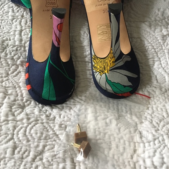 Jimmy Choo London Heels - Picture 4 of 4
