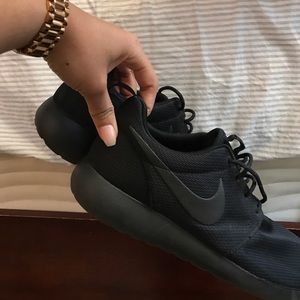 BRAND NEW Nike Roshes Double black