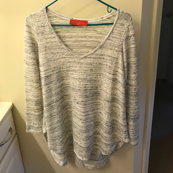 Akira sweater