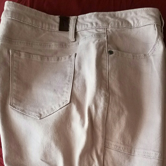 👖👖 VERA VERA WANG DENIMS!!