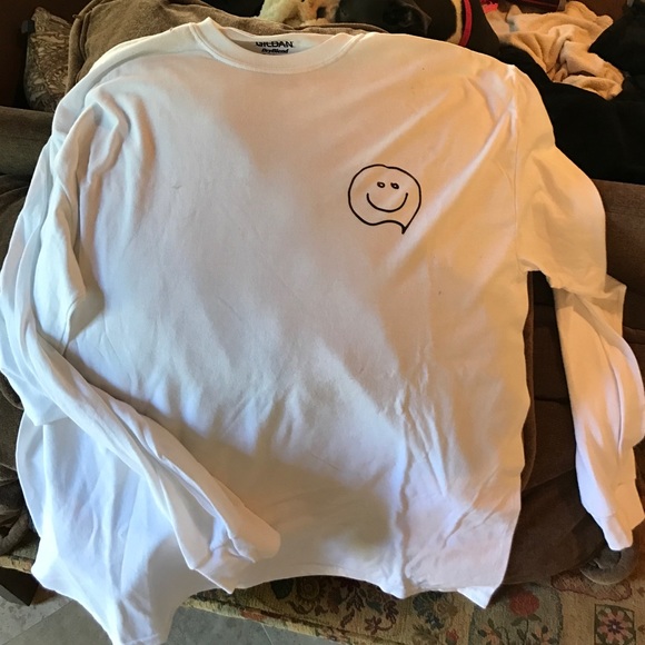 XL smiley white long sleeve bundle