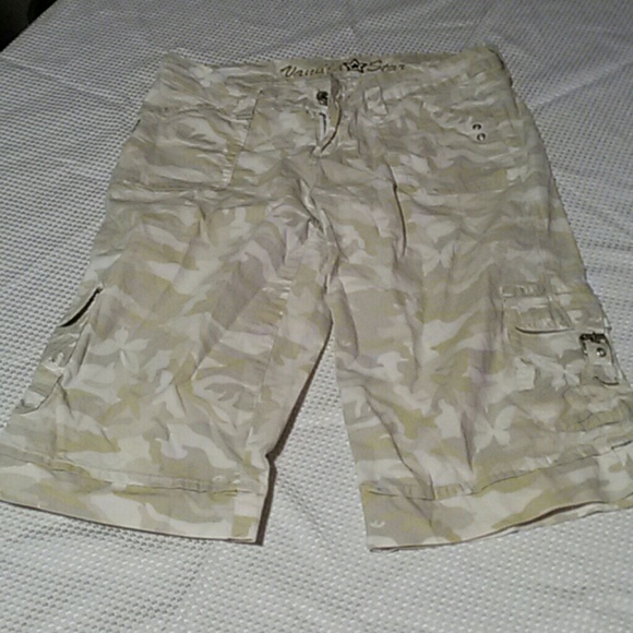 Vannila star capris