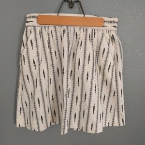 🌻SOLD🌻 LOFT skirt, white + black print