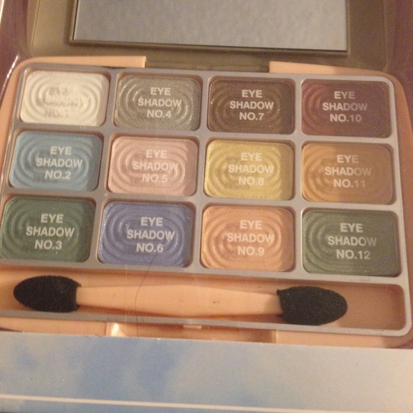 Makeup set - Picture 2 of 4