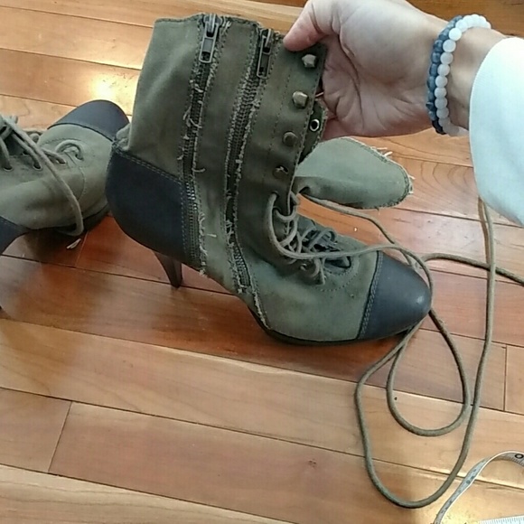 Shoes - Picture 2 of 3