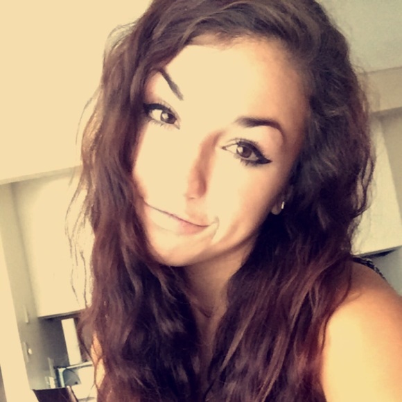 Meet your Posher, Ashley - Picture 2 of 3