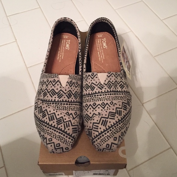 Brand new tribal print TOMS