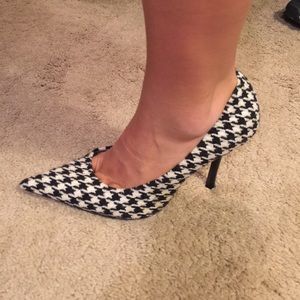 Guess Heel