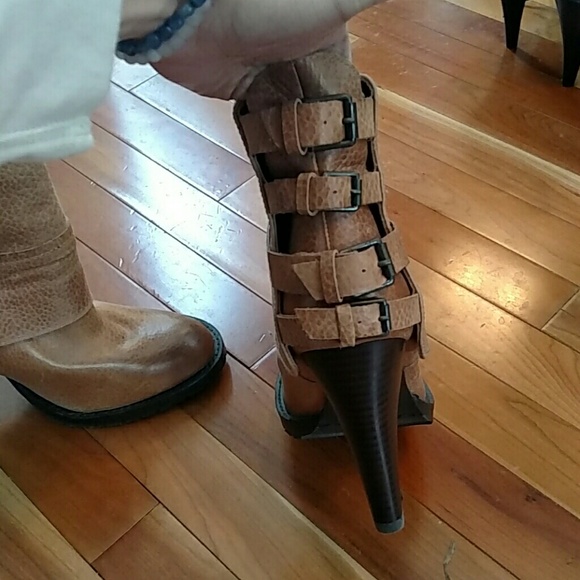 Shoes - Picture 2 of 3
