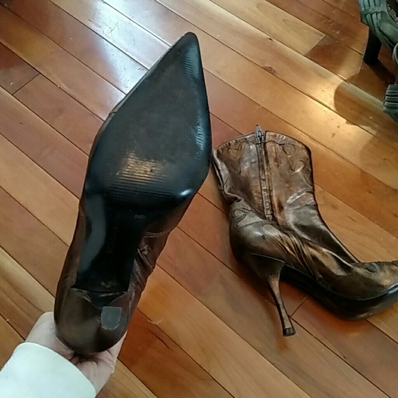 Shoes - Picture 2 of 3