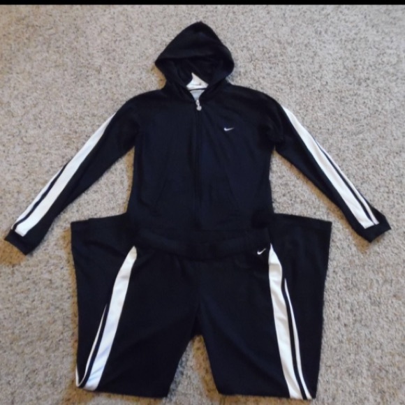 Nike Medium Matching Pants And Jacket 