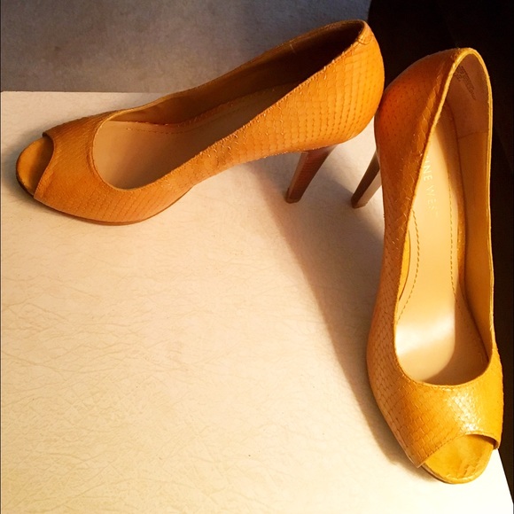 👠 NINE WEST Leather 'Escher' Peep Toe Pumps