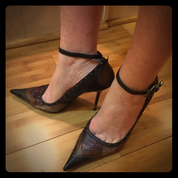 🚫SOLD🚫 Sexy studded ankle strap pointy toe heels