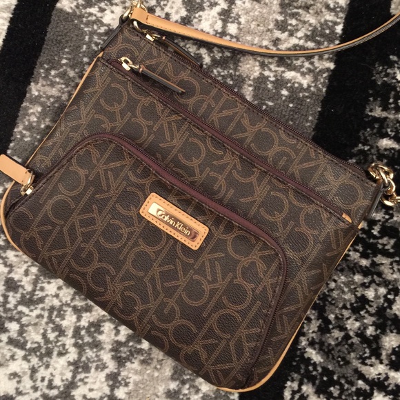 Calvin Klein Handbags - 🎉Calvin Klein Crossbody
