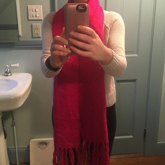 Handcrafted scarf
