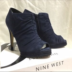 Nine West platform pumps 
Navy Blue 7.5