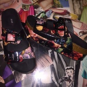 Platform sandals