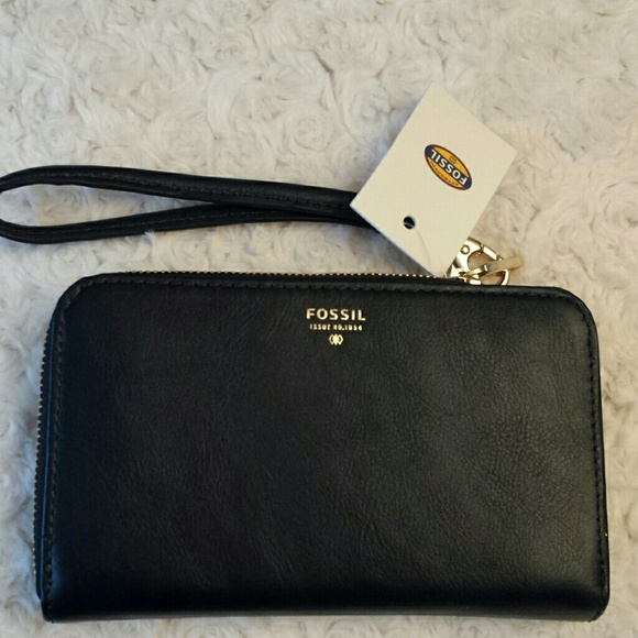 Fossil  Handbags - Fossil Sydney NWT Zip Phone Wallet /Wristlet