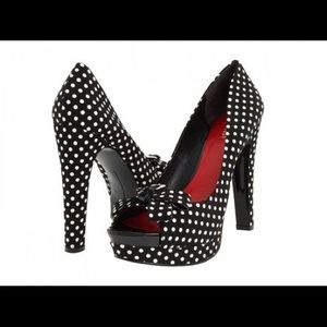 Polka dot pumps! Make me an offer!!
