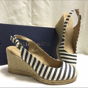 G.H. Bass Wedges 8
Navy Blue