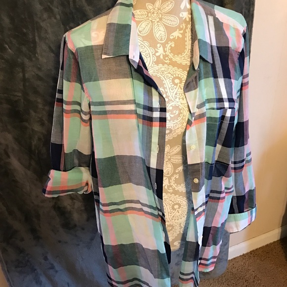 Old navy light weight plaid button up