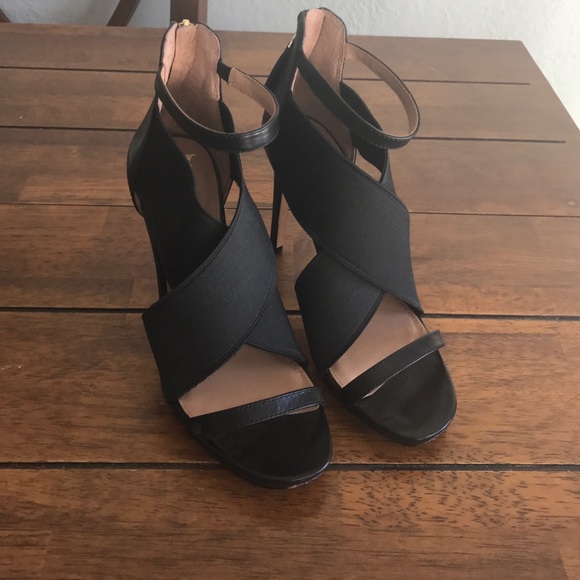 VC Signature black heels