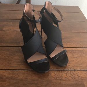 VC Signature black heels