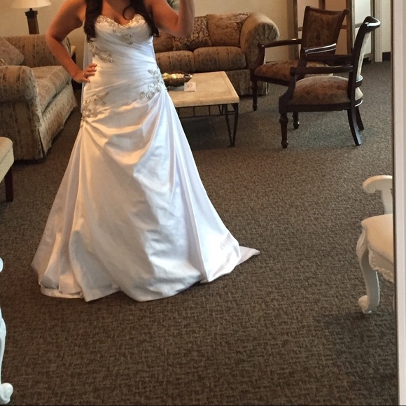 Enzoani Jill wedding dress