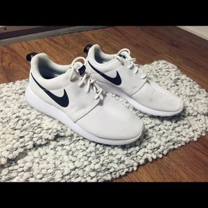 Nike Roshe One women's shoes