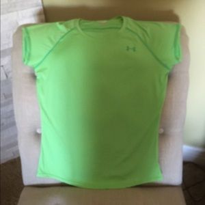 Under Armour semi fitted work out T-shirt.