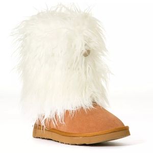🔥SALE!!🔥 NIB Hugrz Silky Cream Sherpa Boot Wraps