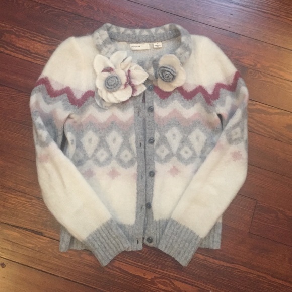 Incredible anthropologie sweater sleeping on snow