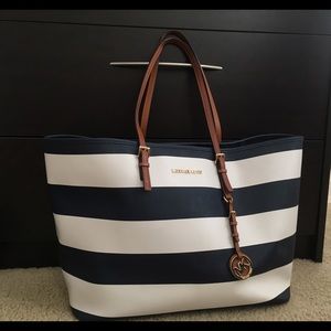 **SOLD** Michael kors tote
