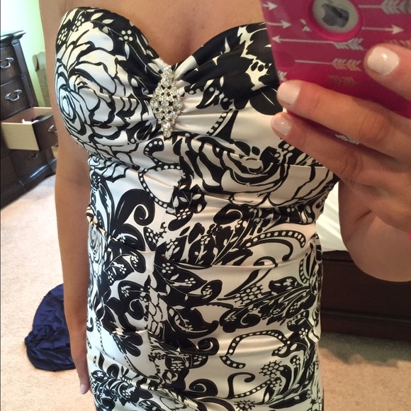 Dress - Picture 2 of 3