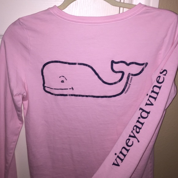 Women's Vineyard Vines tee!
