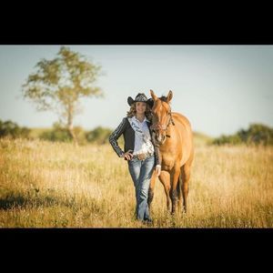 Meet your Posher, Alexis