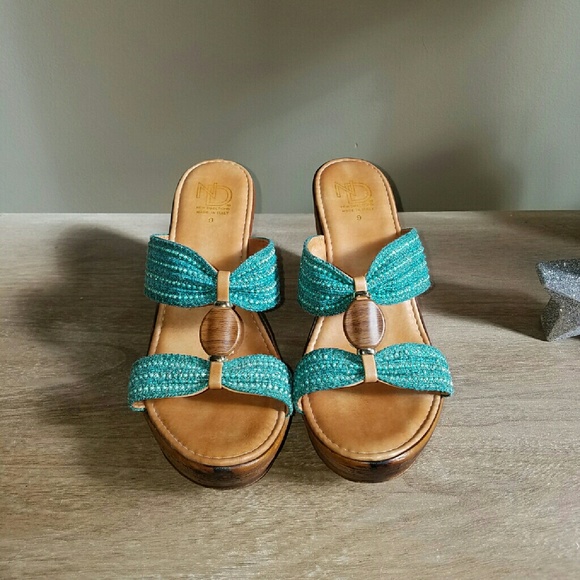 CUTE teal wedges!