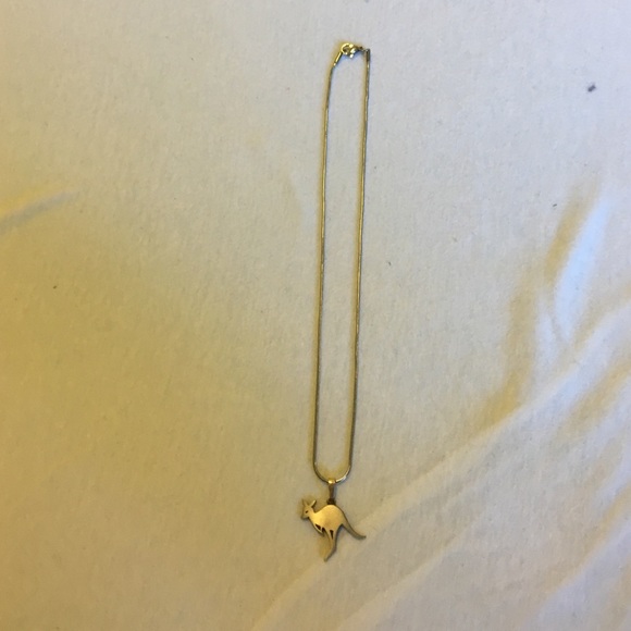 Silver kangaroo necklace from australia - Picture 1 of 2
