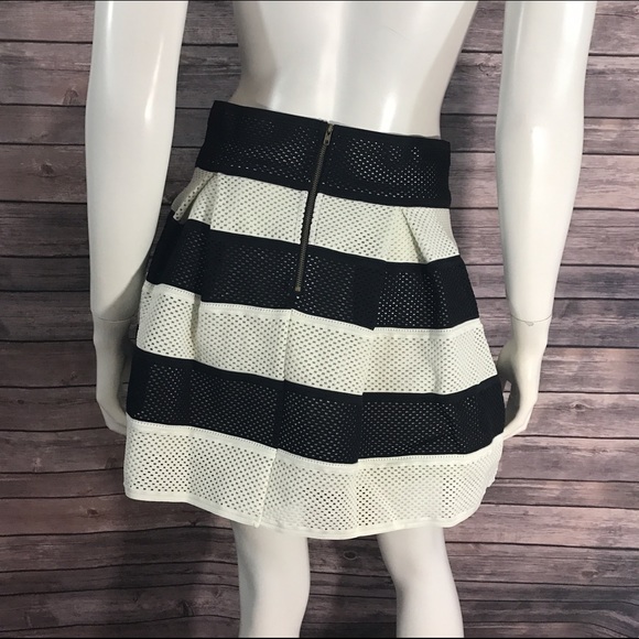 NEW Umgee Pleated Mini Skirt Striped Lined S M L - Picture 3 of 4
