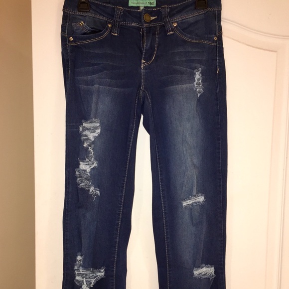 Butt enhancing cropped pants 💕 - Picture 3 of 4