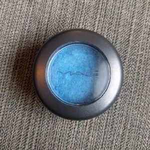 MAC eyeshadow- "Freshwater" veluxe pearl