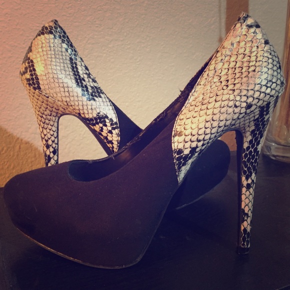 Kardashian Kollection snack print 5inch heels.