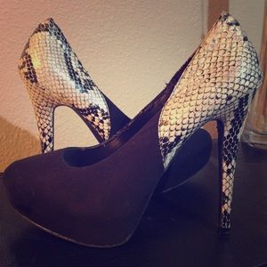 Kardashian Kollection snack print 5inch heels.