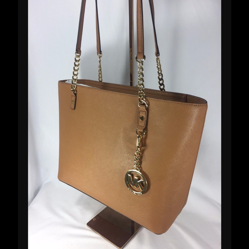 NEED TO SELL QUICKLY NWT Michael kors NO LOWBALL - Picture 5 of 6
