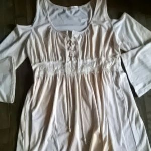 New with out tags woman's top