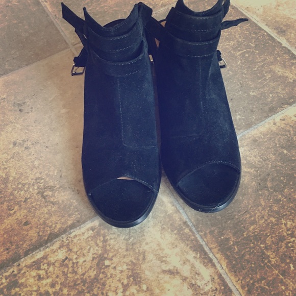 Maybe worn twice in very good condition!