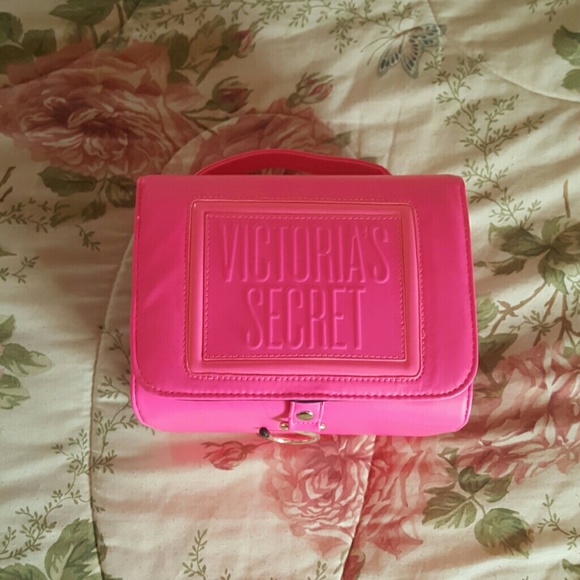 Victorias Secret travel/makeup bag pink??