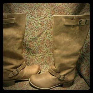 SALE!!!! Kensie leather boots size 9.5 (10)