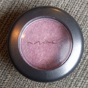 Markdown!! MAC eyeshadow - "Trax" velvet.