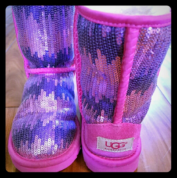 UGG Kids Classic Short Sparkle Wave Boot size 2M